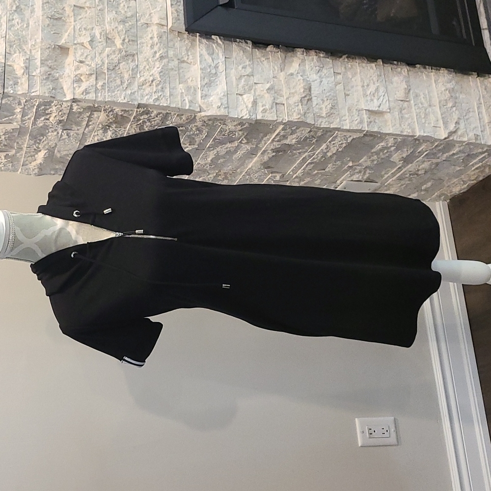 Motion everyday athleisure black jersey knit hooded dress